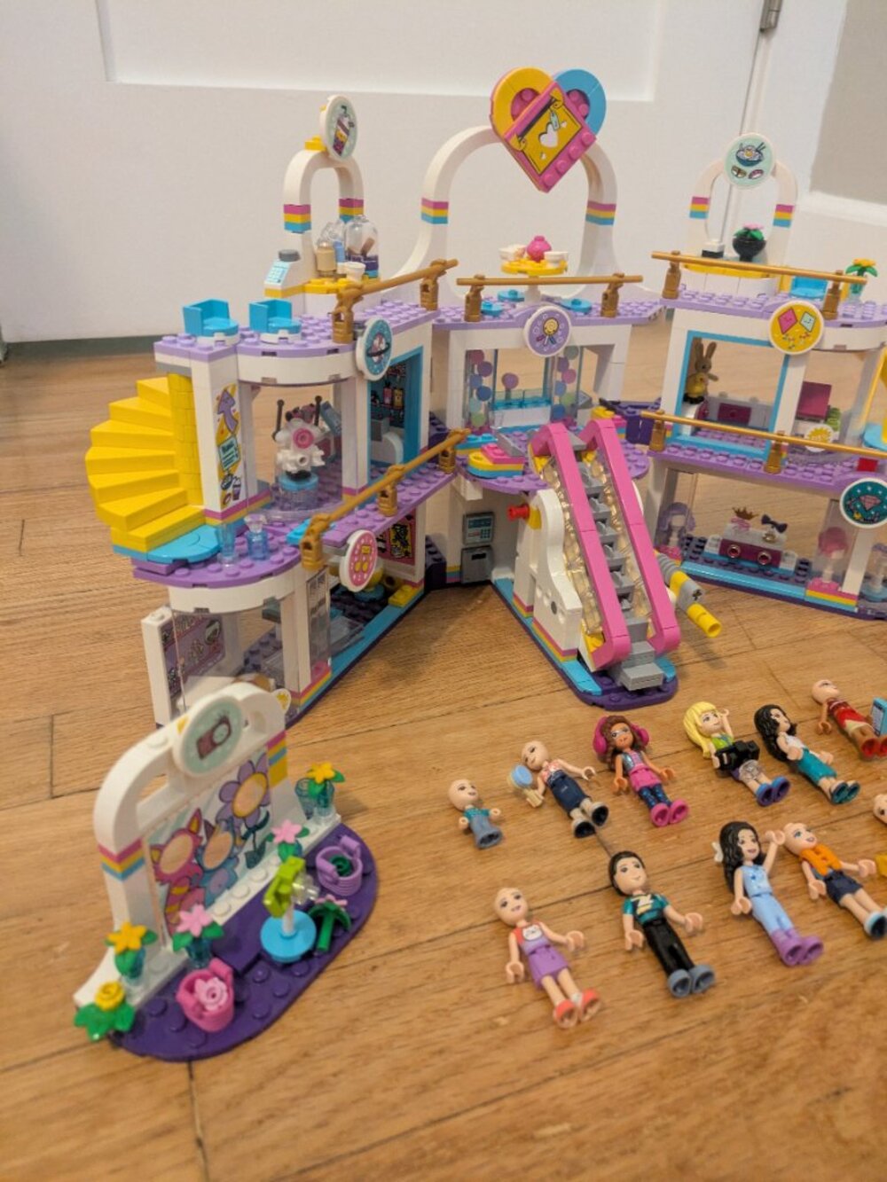 LEGO Friends Heartlake City Shopping Mall Set - Picture 5 of 7